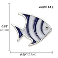 Spilla smaltata a forma di pesce tropicale a strisce bianche e blu con misure - A00246