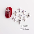 Nagelkunst-Anhänger in Kreuzform Silbermetall mit AB Kristallen 7x9.3mm LF1975 - Silberner Aurora Strass Kreuz Stil (1975)
