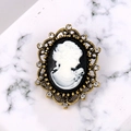Broche camée vintage dorée avec base noire et cristaux étincelants pour femmes - Camée Noir & Blanc