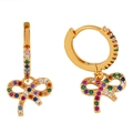 Orecchini huggie dorati con zirconi arcobaleno e ciondoli a fiocco colorati - Fiocco / Oro