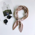 Plissiertes Halstuch mit floralem Muster in Champagner-Gold für Damen-Accessoires - 3 Plissee Punkte Paisley Khaki