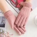 Winter touch screen warm gloves for women in bean paste pink with stylish ribbed cuffs - One Size / Pink