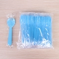 Set di forchette e cucchiai usa e getta in plastica blu chiaro confezionati - Imballaggio Individuale / Blu