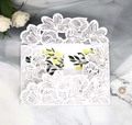 Détail macro du faire-part de mariage blanc découpé au laser avec décor de citronnier - Commande minimale 50 pièces par style/couleur / Blanc