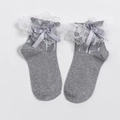 Calcetines cortos grises estilo Lolita con encaje blanco y detalle de lazo de cinta - Talla única / Gris