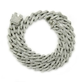 Vista dettagliata della catena cubana argento con pavé di cristalli scintillanti e chiusura - 16" / Argento con Zirconia Bianco