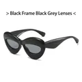 Lunettes de soleil oversize en forme de lèvres avec monture noire et verres gris - Monture Noire Verres Noir Gris