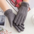 Women's warm thermal gloves in grey with touch screen fingers and fashion leather label - One Size / Gray