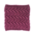 Dettaglio dello scaldacollo in maglia intrecciata bordeaux con trama spessa e calda - Taglia unica / Borgogna
