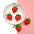 Llavero de fresa de PVC realista y colgantes rojos para decoración de bolsos - 1 Llavero + 4 Colgantes / Estilo de Llavero de Fresa
