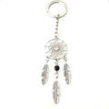 Porte-clés attrape-rêves en argent avec plumes texturées et perle noire sur fond blanc - Noir