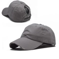 Detalle de gorra de algodón desgastado con abertura para coleta y detalles de rotos - Gris Envejecido