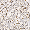 Weiße Acryl-Buchstabenperlen mit goldenen Buchstaben für DIY-Schmuck und Armbänder - Quadratisch Weiß mit goldenem Buchstaben