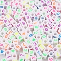 Weiße quadratische Acrylperlen mit bunten Zahlen und Herzmustern für DIY Schmuck - Quadratisch Weiß mit Neon-Zahlen