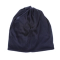 Dettaglio del cappello in maglia blu scuro che mostra la trama flessibile in cotone elasticizzato - Blu navy
