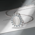 Elegante Halskette in Silber mit Katzenaugenstein und Zirkonia-Blumenanhänger - Kupfer / Weißgold