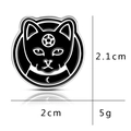 Spilla in smalto gatto nero gotico con pentagramma e luna crescente, dim. 2x2.1cm - Testa di Gatto