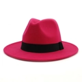 Detailansicht des rosaroten Fedora-Wollhuts mit schwarzem Band und Filzstruktur - Verstellbar / Rosarot