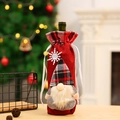 Housse de bouteille de Noël gnome en toile de jute rouge avec bonnet à carreaux noir - Gnome de la Forêt Rouge / Rouge