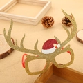 Occhiali con corna di renna glitter oro e piccolo cappello di Natale su sfondo festivo - Stile Cappello di Natale con Corna (S1-22) / Oro