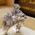 Klassisches 3-teiliges Brautring-Set mit Sechs-Krallen-Solitär und Mikro-Pavé-Diamanten - Cy274