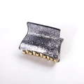 Detail of acrylic hair claw clip with silver glitter surface and golden metal teeth - Square / Glitter Grey