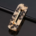 Detail of a rectangular acetate hair clip with leopard print and golden metal clip - Acetate Beige Tortoise Square