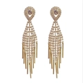 Detalle de elegantes pendientes largos dorados con incrustaciones de strass blanco - Borla de Gota de Agua / Gota de Agua Dorada