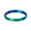 Anillo de acero de titanio arcoíris con acabado minimalista iridiscente en oro de 18K - US 7 / Colorido