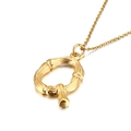 Collana in acciaio al titanio dorato con pendente lettera Q stile bambù su catena fine - Ciondolo Lettera Q (KP82113-KHX)