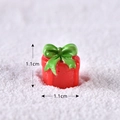 Miniatur-Geschenkbox aus rotem Harz mit grüner Schleife für die Weihnachtsdekoration - Geschenkbox Stil 18