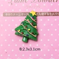 Detail view of 2.3x3.1cm green resin Christmas tree charm for DIY craft accessories - Style B