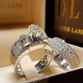 Klassisches Hochzeitsring-Set mit acht Krallen und Zirkonia in glänzendem Silber - Cy353