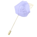 Elegante weiße Satinrosen-Reversnadel mit goldenen Metallblättern und langer goldener Nadel - Weiß