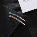 Lot de barrettes en métal serties de strass arc-en-ciel sur fond en cuir noir - Lot de 2 / Blanc AB