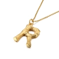 Collana in acciaio al titanio dorato con ciondolo lettera R e trama in bambù - Ciondolo Lettera R (KP82114-KHX)