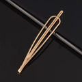 Minimalistische goldene Haarspange aus Metall im eleganten geometrischen Design - Rund Geformter Metall-Haarclip