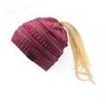 Berretto rosa in maglia a trecce con foro per coda di cavallo e patch - Rosa Chiaro Coriandoli (28)