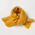 Warmer gelber Strickschal mit Rippenmuster für Kinder und Erwachsene im Winter - Kurkuma