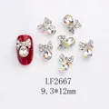 Détail de bijou d'ongle en nœud avec taille 9,3*12mm et strass goutte d'eau irisé - Larme Noeud Colorée (LF2667)