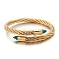Gouden gedraaide kabelarmband met groene malachiet punten en een open verstelbaar design - Gouden Lichaam Groene Kegelpunt (KB112771-K)