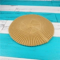 Klassische Strickbaske in Kamelbraun mit Spiralmuster für Damen auf Holzgrund - M (56-58cm) / Khaki