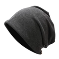 Detalle de gorro de punto gris oscuro que muestra textura densa y tela acanalada - M (56-58cm) / Negro