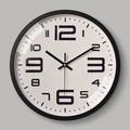 Orologio da parete moderno da 12 pollici con numeri arabi 3D su quadrante bianco - Cornice Nero Bianco