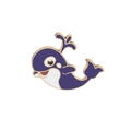 Détail d'un pin's baleine violette en émail avec des bords dorés sur fond blanc pur - C1380