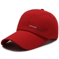 Berretto da baseball rosso scuro con ricamo Modern British e logo silhouette sportivo - Regolabile / Rosso