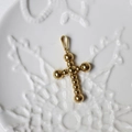 Detail of 18K gold-plated titanium steel cross pendant with spherical elements on ceramic - G02-Metal Ball Cross