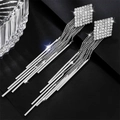 Elegantes pendientes plateados de borla con diamantes geométricos y strass brillante - Borla de Rombo / Rombo Plateado
