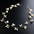 Cerchietto sposa foglie barocche dorate con perle fatte a mano su sfondo nero profondo - Oro