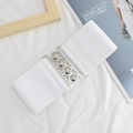 Elegante witte elastische brede damesriem met gepolijste zilveren metalen gesp - 65cm / Wit